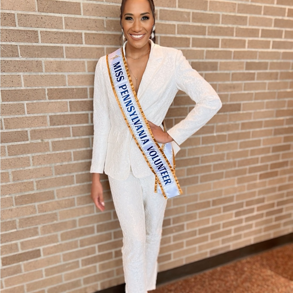 Fashion Nova White Pantsuit Elegance